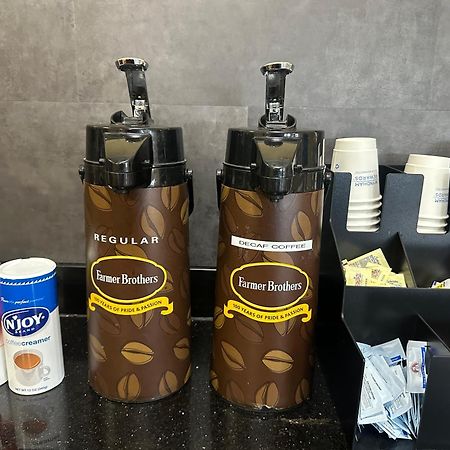 Super 8 By Wyndham Richfield Cleveland Hotel Bagian luar foto
