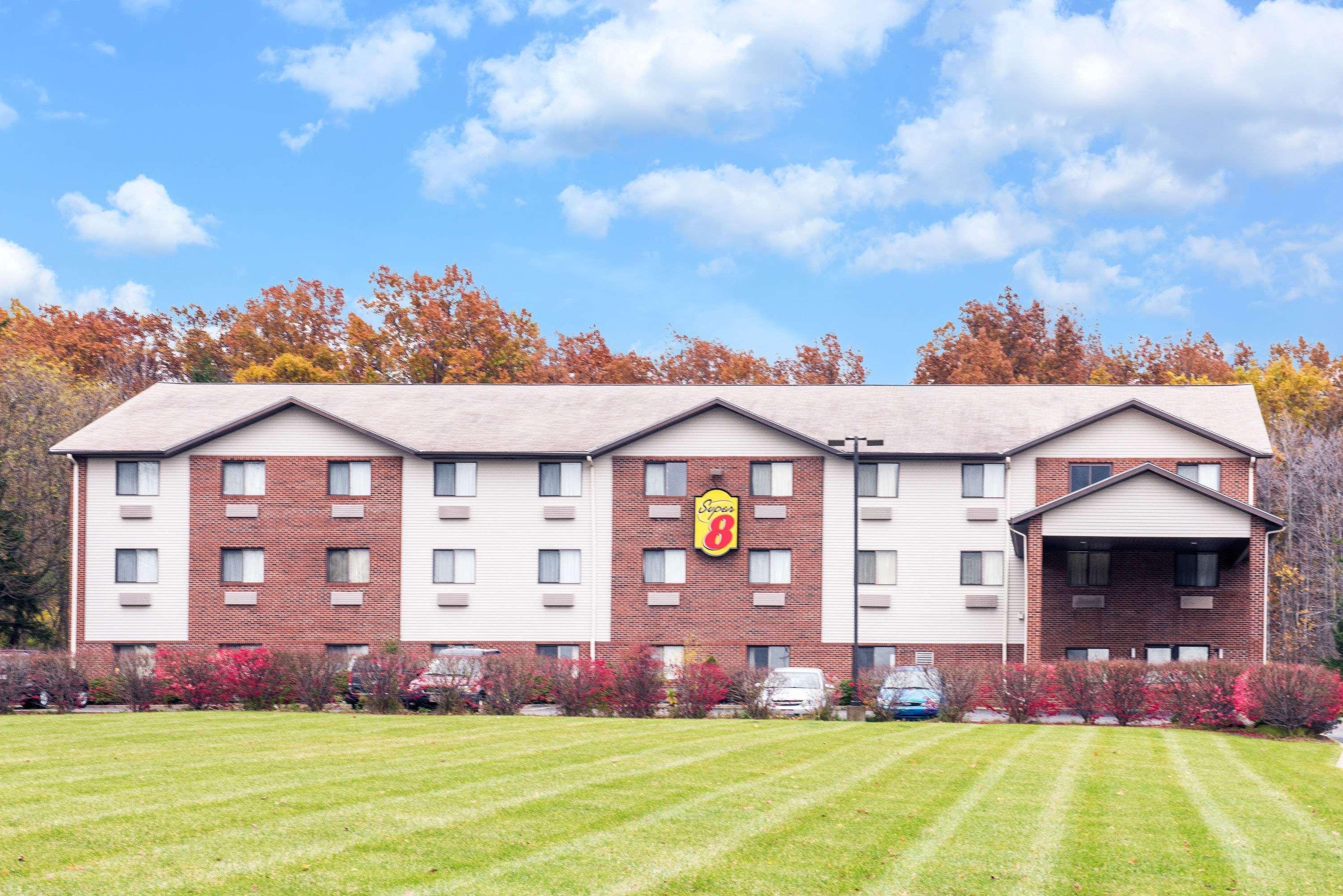 Super 8 By Wyndham Richfield Cleveland Hotel Bagian luar foto