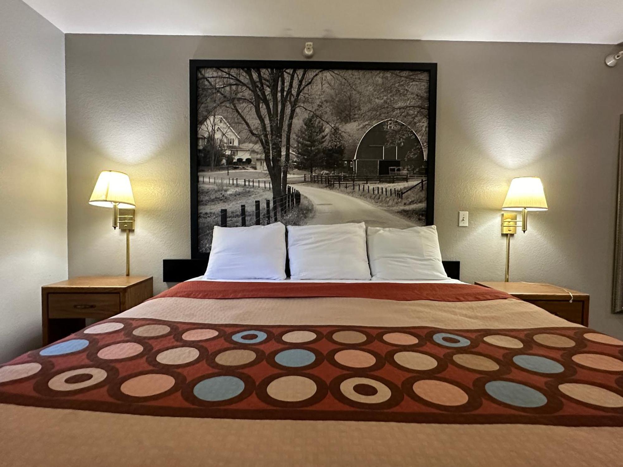 Super 8 By Wyndham Richfield Cleveland Hotel Bagian luar foto