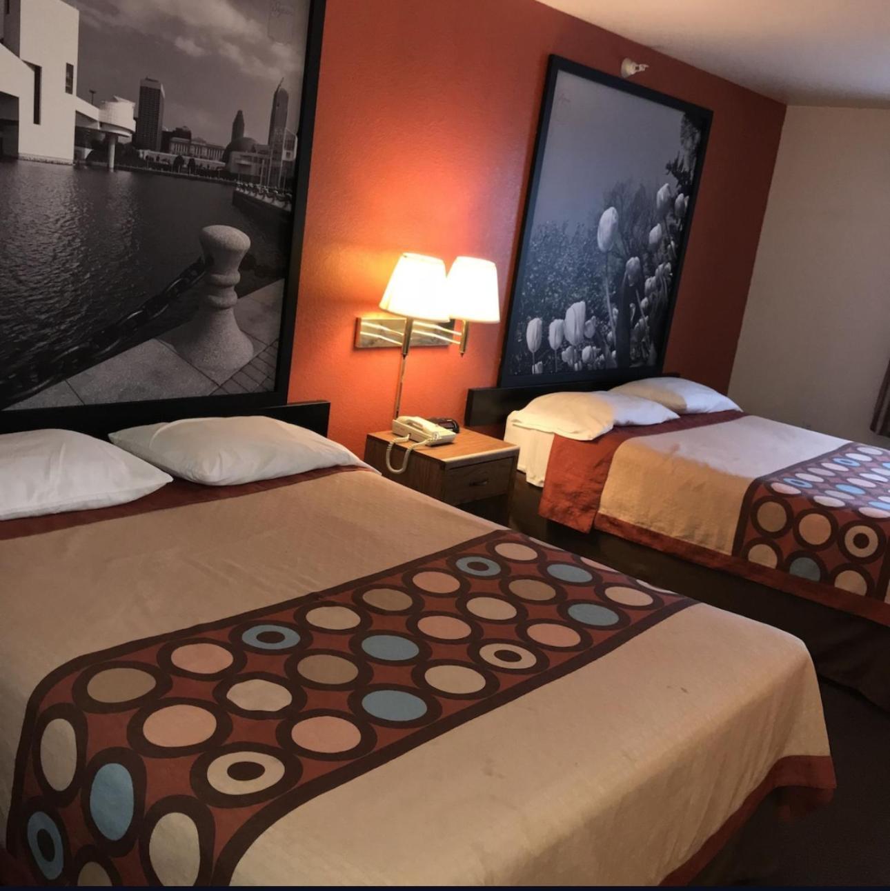 Super 8 By Wyndham Richfield Cleveland Hotel Bagian luar foto